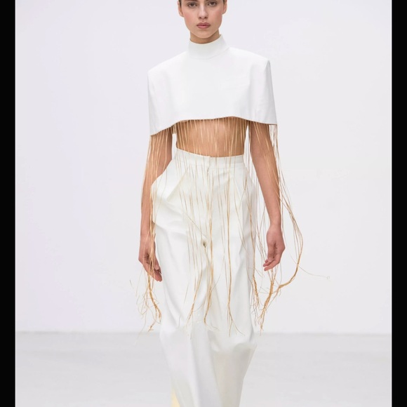 Aleksandre Akhalkatsishvili Stylish White and Gold chains cape - Picture 9 of 9